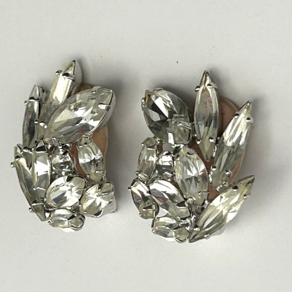 Vintage Weiss Clip On Earrings Rhinestone Cluster Spray Signed Silver Tone - Picture 12 of 16